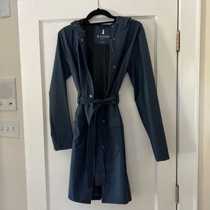Rains Trenchcoat in Navy Blue size XS